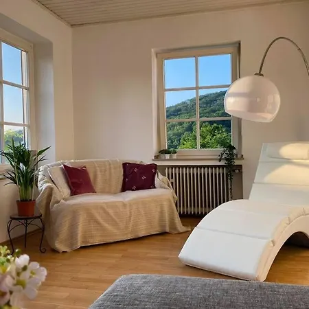 Gruene Wohlfuehloase Mit Einmaliger Aussicht